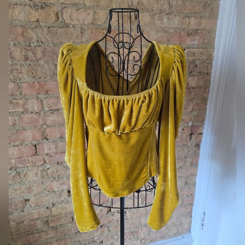 🌟 Free People Yellow Gold Velvet Milkmaid Long Sleeve Top - Picture 4 of 8